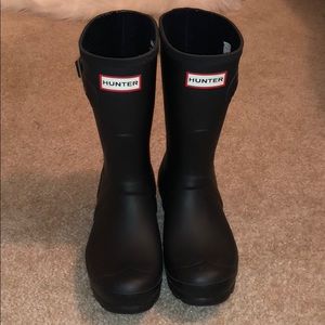 SHORT HUNTER RAINBOOTS SIZE 6